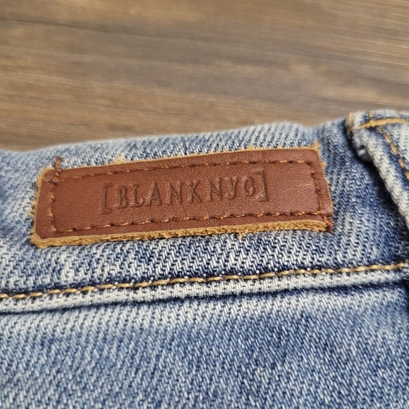 Blank NYC Pin-Up High Rise Floral Denim Size 26 Short Blue Jean Embroidered - Picture 6 of 8